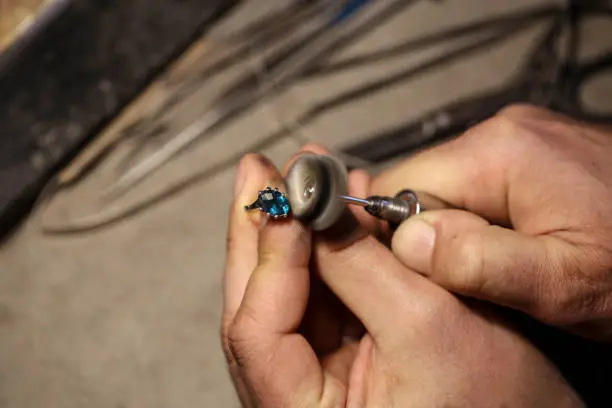 16 Best Gemstone Setting Techniques-VENUSACC 16 Best Gemstone Setting Techniques-VENUSACC