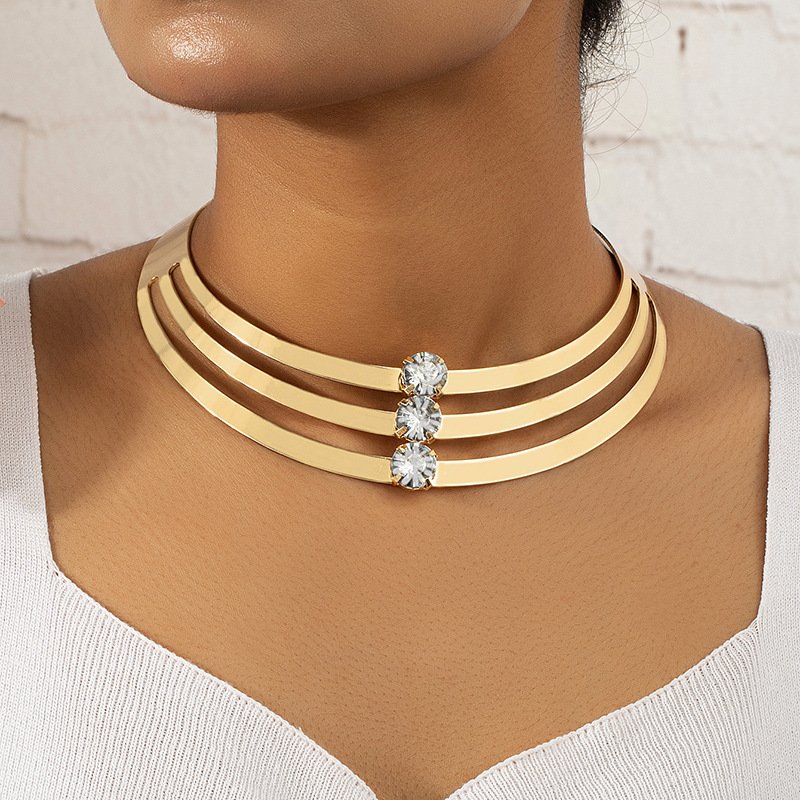 Venusacc Rhinestone Heart Decor Hollow Out Choker - Image 4