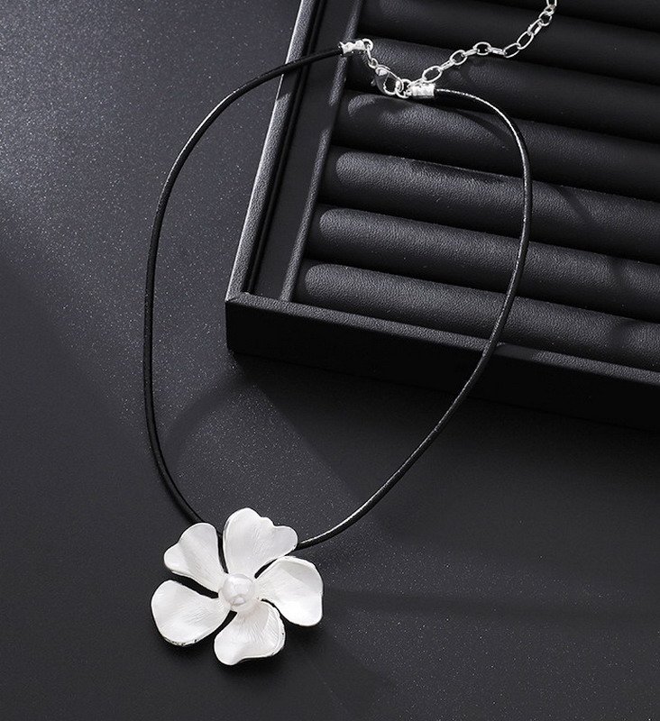Venusacc Flower Peal Necklace Pendant - Image 4