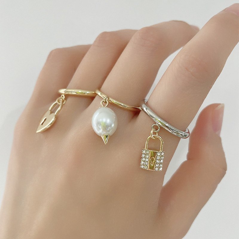 Chloe Darcey Baroque Pearl Ring-VENUSACC Chloe Darcey Baroque Pearl Ring-VENUSACC